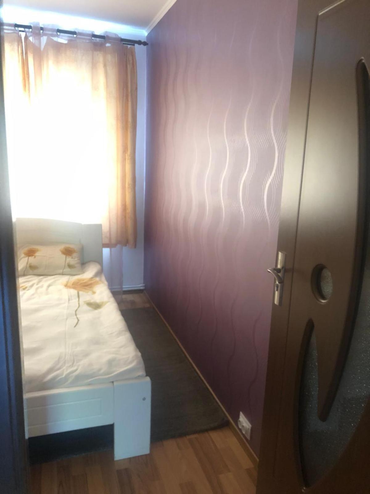 Apartament Cu 3 Camere La Poala Muntilor Fagaras Victoria  Exterior photo